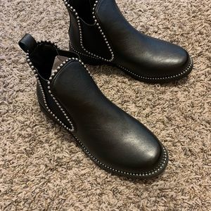 Studded black booties🖤
